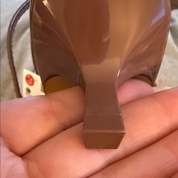 Zara Women's Tan Pointed Heels - Picture 8 of 8